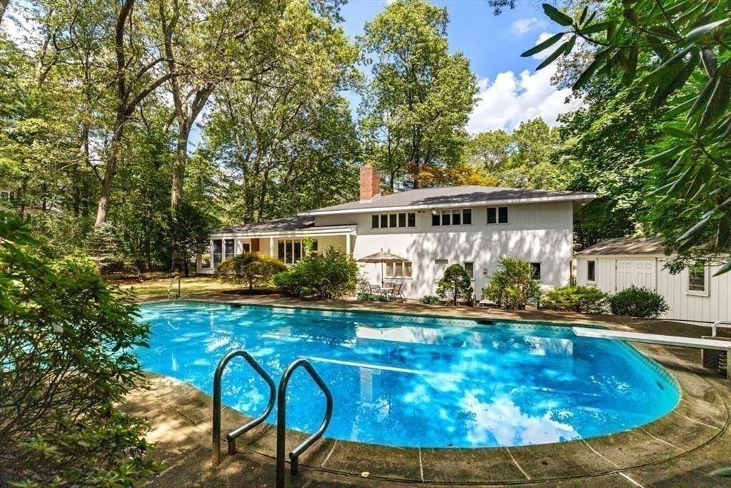 Exterior, Pool