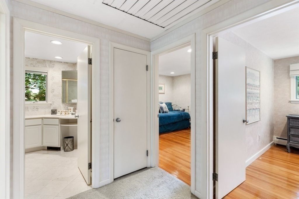 Bathroom, Interior, Recessed Lighting, Wood Texture Flooring