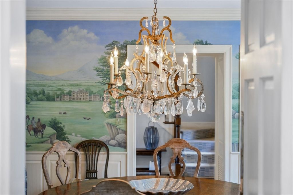 Chandelier, Interior