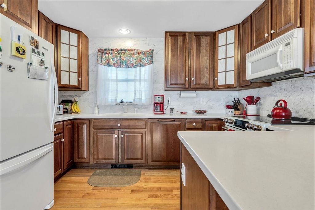 Interior, Kitchen, Marble Walls, Recessed Lighting, Wood Texture Flooring