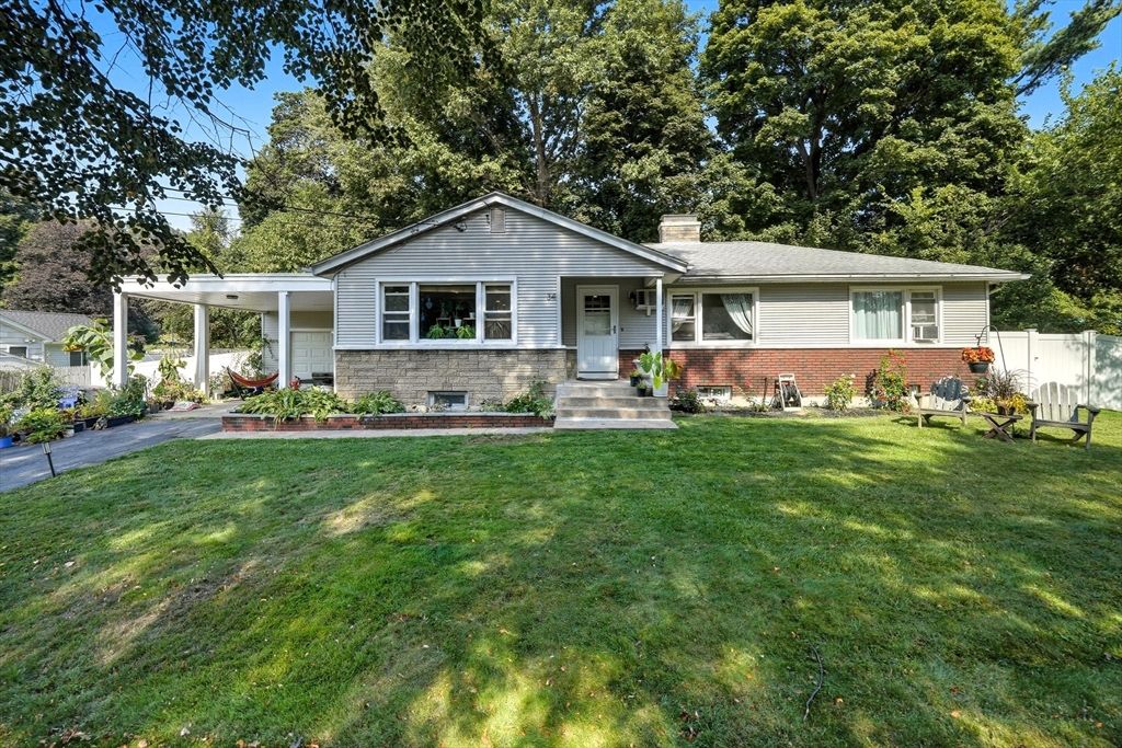 Backyard, Exterior, Facade, Brick Facade, Ranch