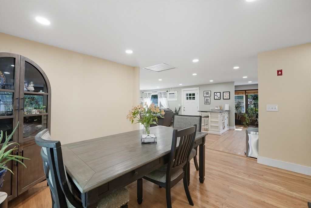 Dining room, Interior, Kitchen, Recessed Lighting, Wood Texture Flooring