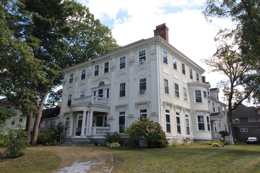 Exterior, Facade, Georgian