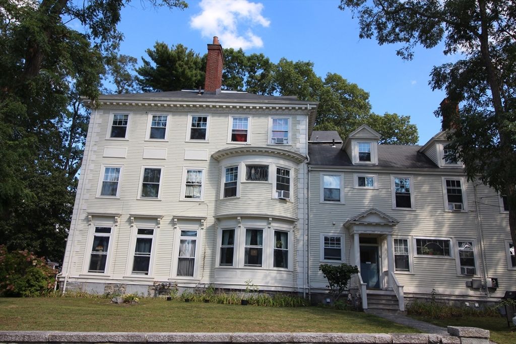 Exterior, Facade, Georgian