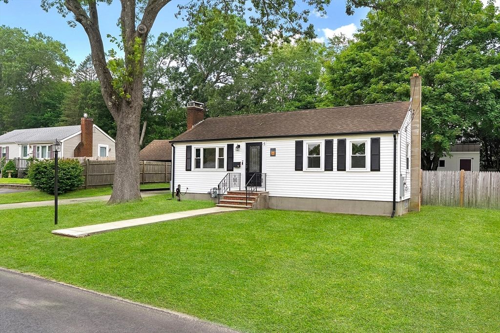 Backyard, Exterior, Facade, Cape Cod