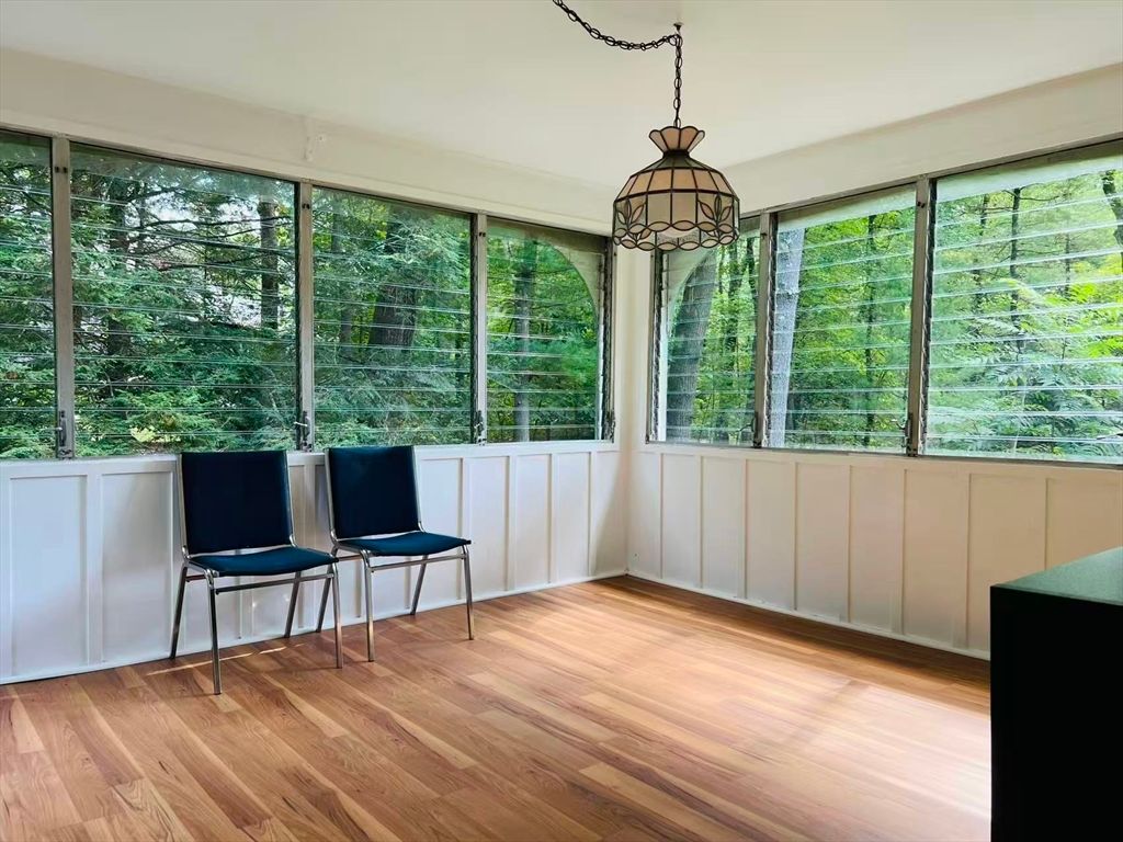 Interior, Pendant Lights, Wood Texture Flooring