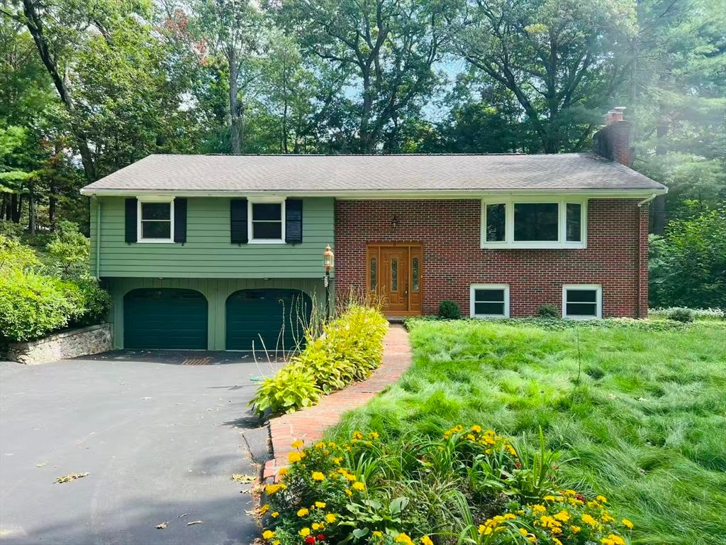 Attached, Exterior, Facade, Brick Facade, Raised Ranch