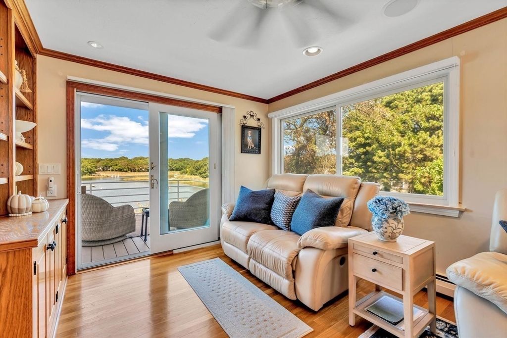 Interior, Recessed Lighting, Water, Wood Texture Flooring