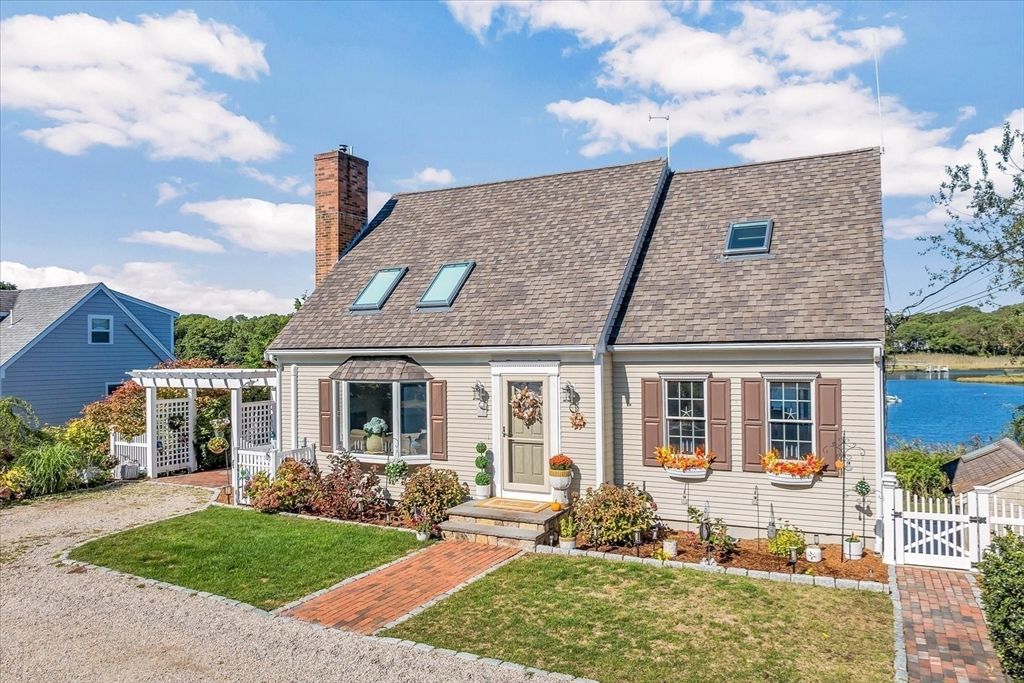 Exterior, Facade, Water, Cape Cod