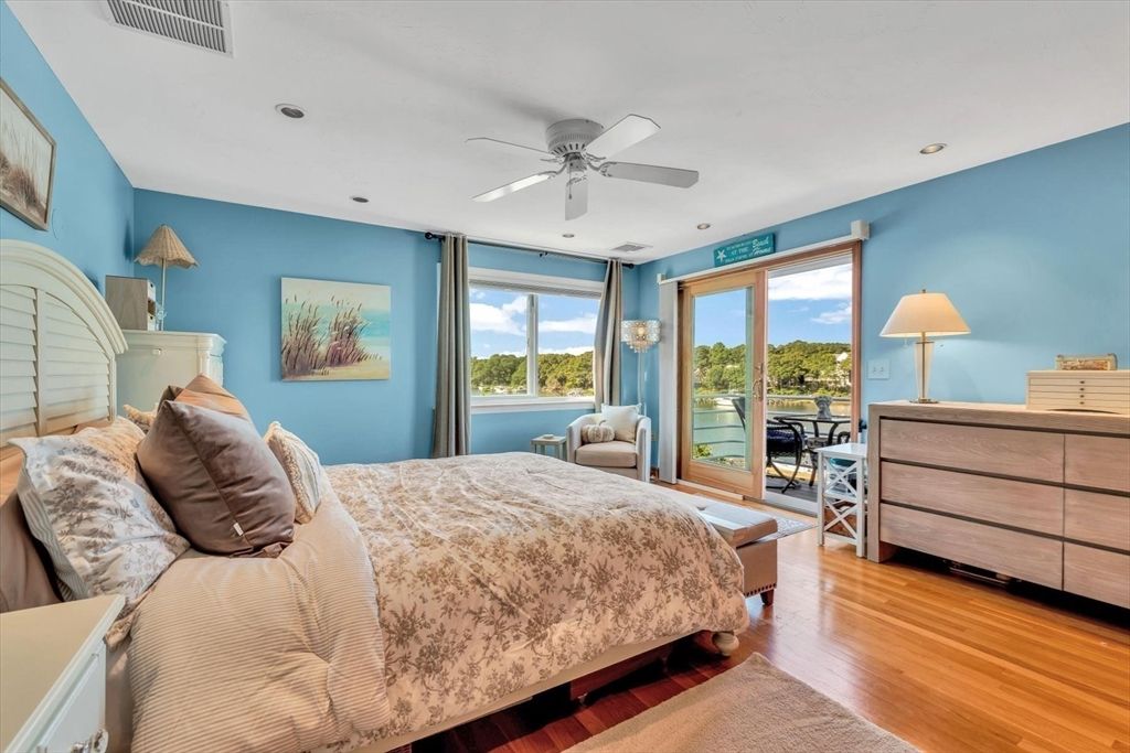 Bedroom, Interior, Recessed Lighting, Water, Wood Texture Flooring