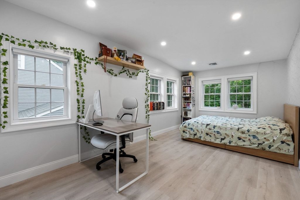 Home Office, Interior, Recessed Lighting, Wood Texture Flooring