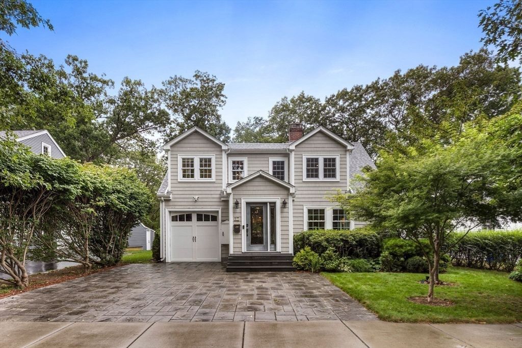 Attached, Exterior, Facade, Queen Anne Victorian