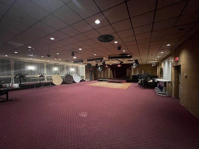 Fitness Equipment, Interior, Recessed Lighting