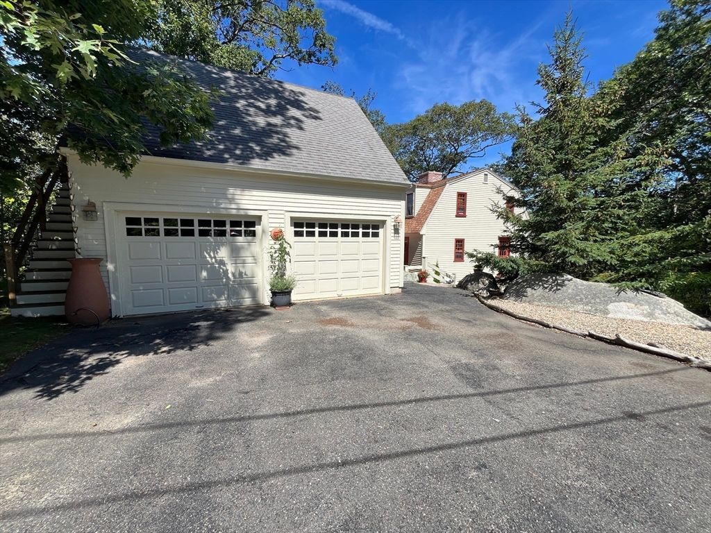 Detached Garage, Exterior