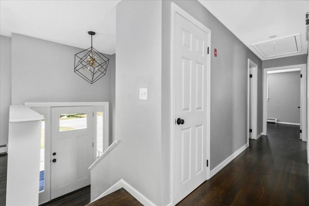 Interior, Pendant Lights, Wood Texture Flooring