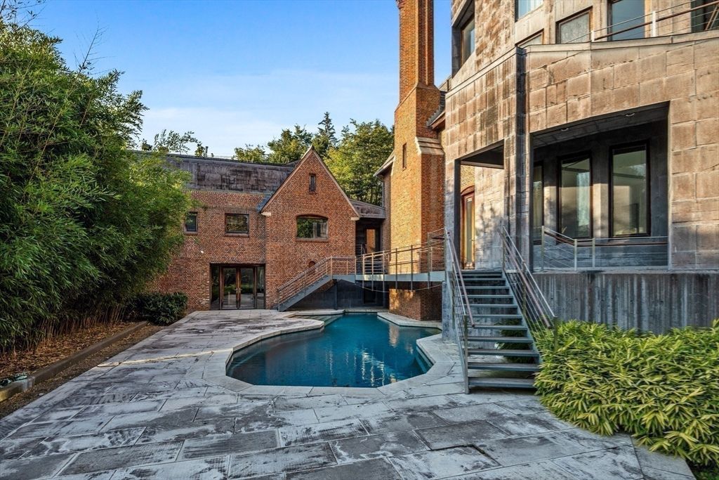 Exterior, Pool