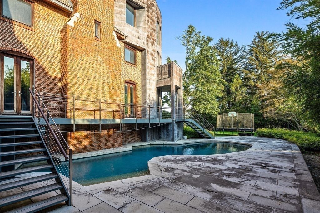 Exterior, Pool
