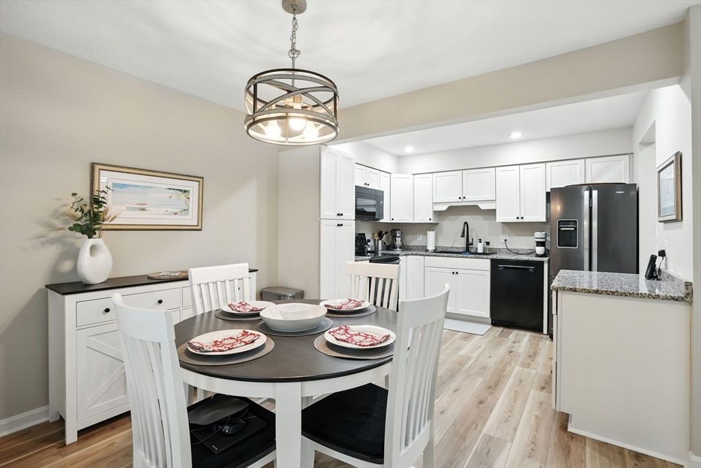 Dining room, Interior, Kitchen, Pendant Lights, Recessed Lighting, Wood Texture Flooring