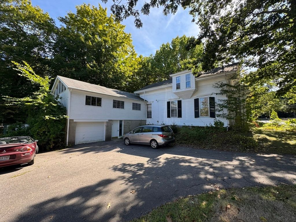 Attached, Exterior, Facade, Raised Ranch