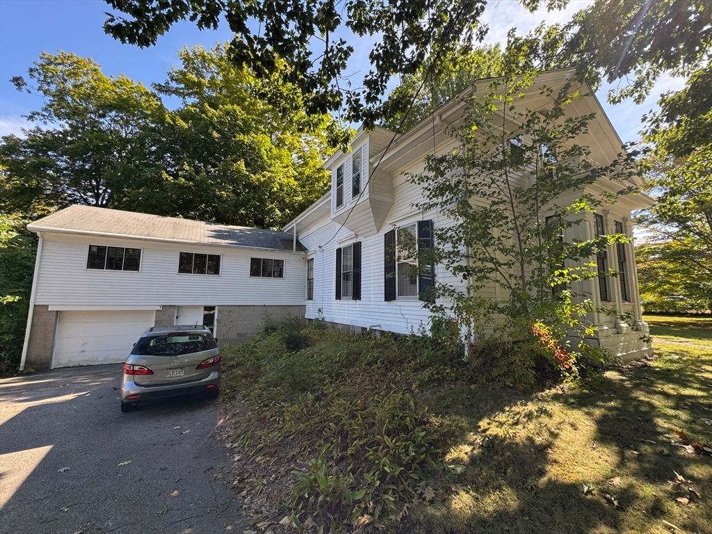 Attached, Exterior, Facade, Raised Ranch