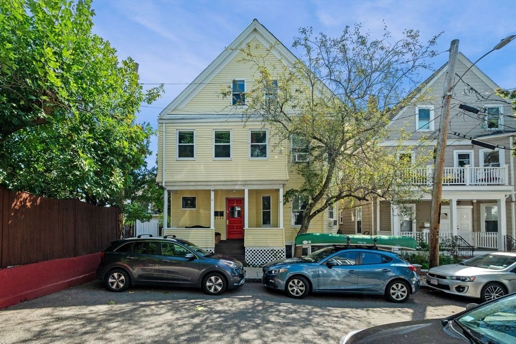 Exterior, Facade, Queen Anne Victorian