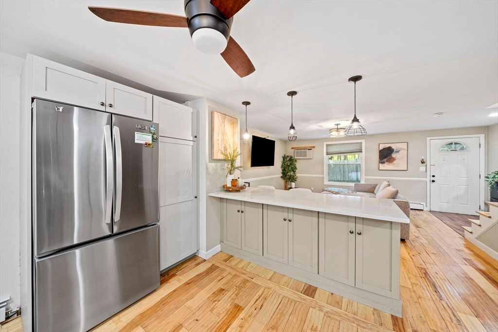 Interior, Kitchen, Living room, Pendant Lights, Recessed Lighting, Stainless Steel Appliances, Wood Texture Flooring