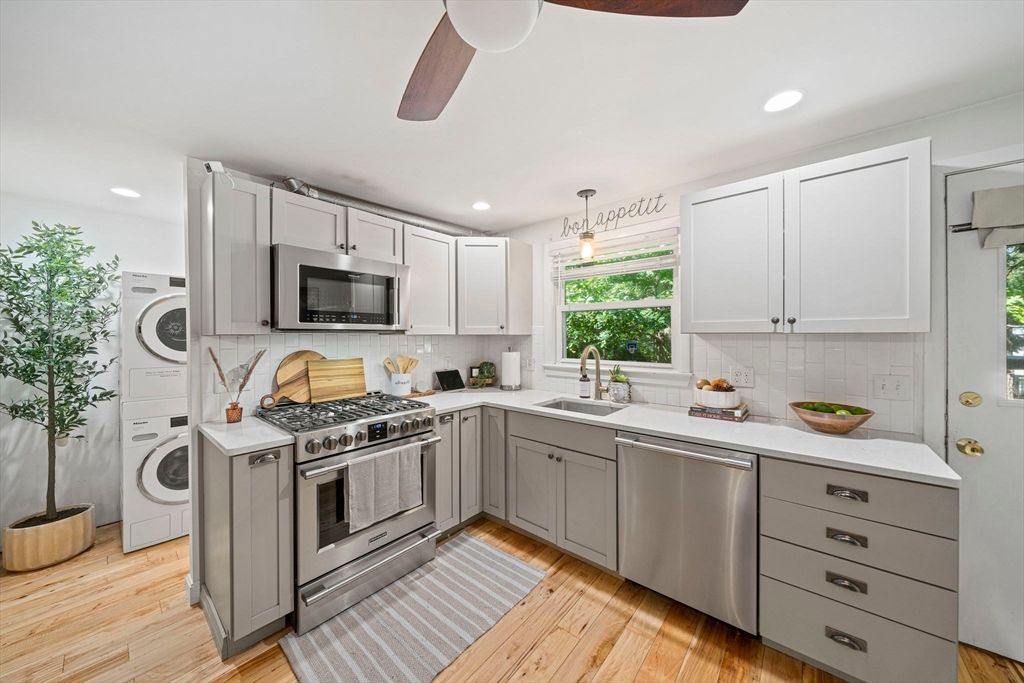 Interior, Kitchen, Pendant Lights, Recessed Lighting, Stainless Steel Appliances, Washer, Wood Texture Flooring