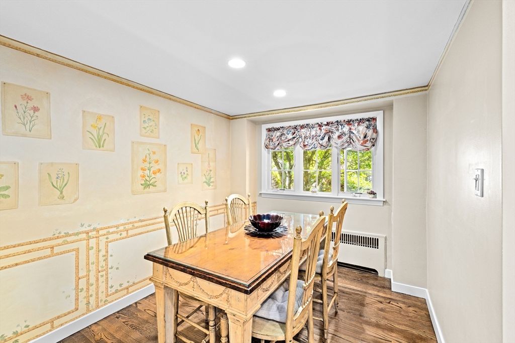 Dining room, Interior, Recessed Lighting, Wood Texture Flooring