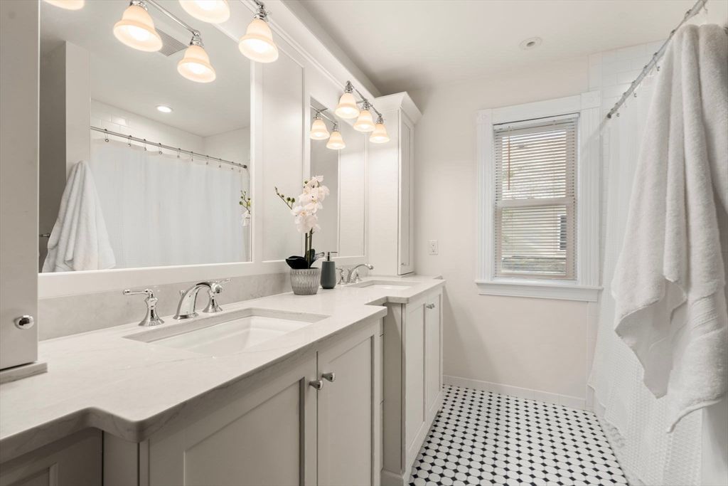 Bathroom, Interior, Recessed Lighting