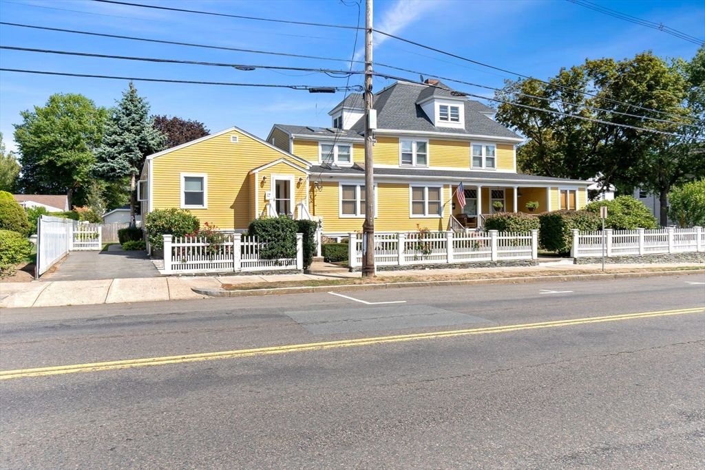 Exterior, Facade, Queen Anne Victorian