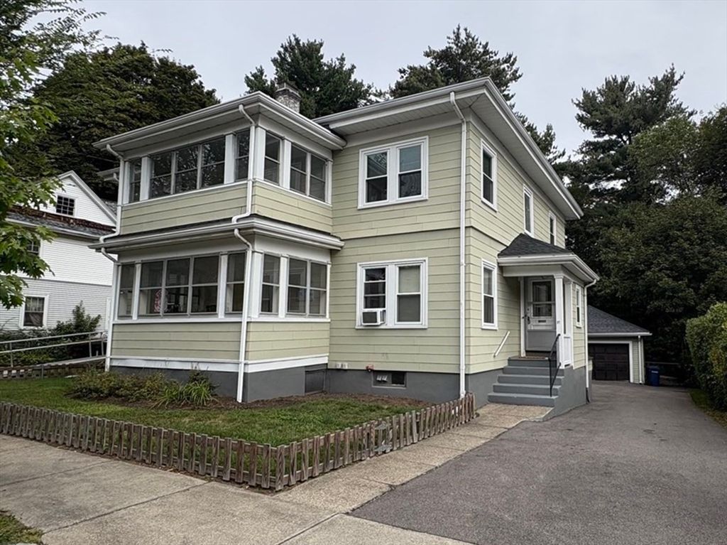 Exterior, Facade, Queen Anne Victorian