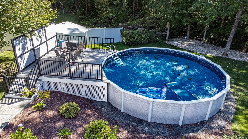 Exterior, Pool