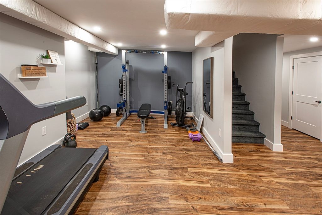 Fitness Equipment, Interior, Recessed Lighting, Wood Texture Flooring