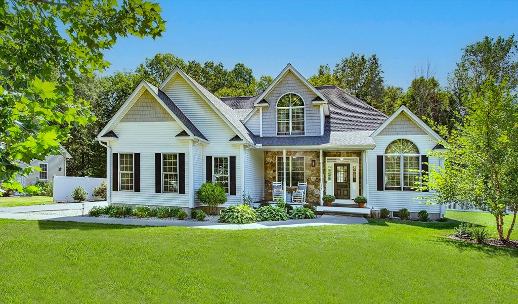 Exterior, Facade, Farmhouse