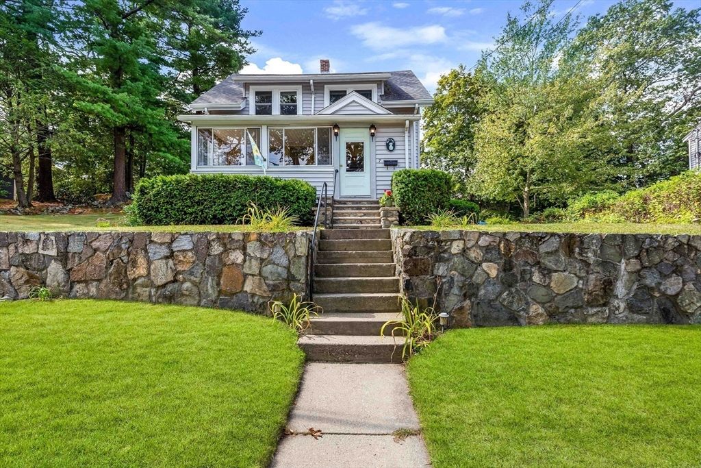 Exterior, Facade, American Foursquare