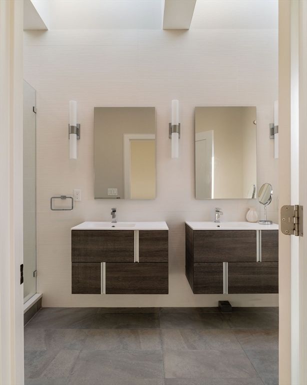 Bathroom, Dual Sink Vanities, Interior
