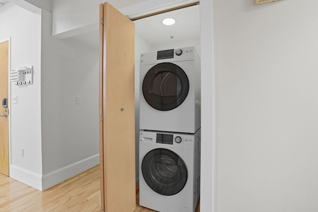 Interior, Recessed Lighting, Utility Closets, Washer, Wood Texture Flooring