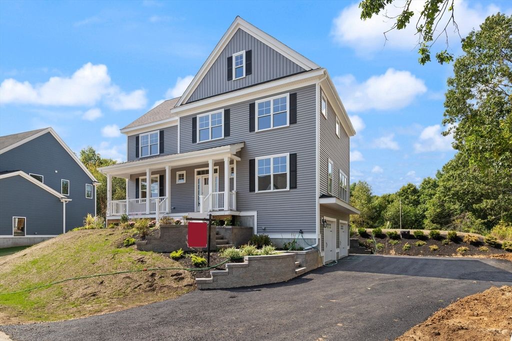 Attached, Exterior, Facade, Queen Anne Victorian