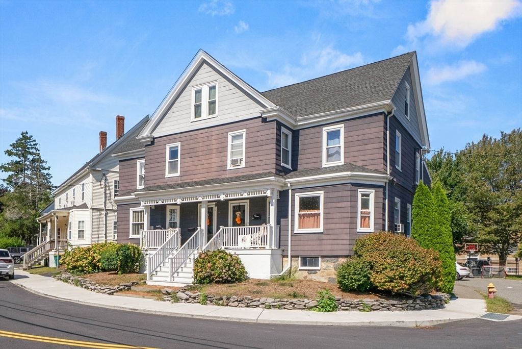 Exterior, Facade, Queen Anne Victorian