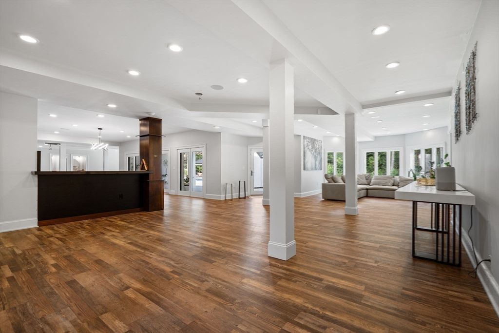 Interior, Pendant Lights, Recessed Lighting, Wood Texture Flooring