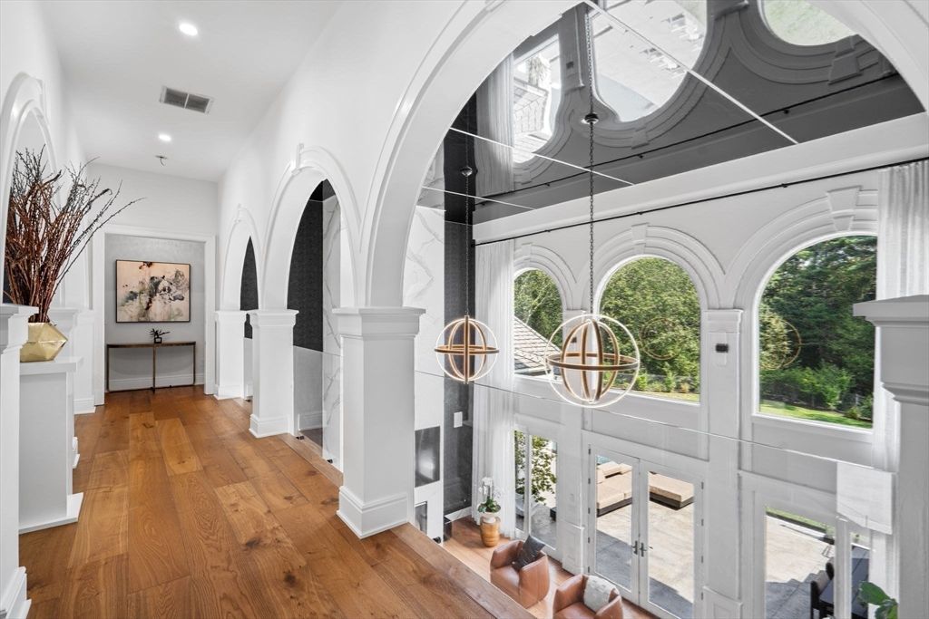 Interior, Recessed Lighting, Wood Texture Flooring