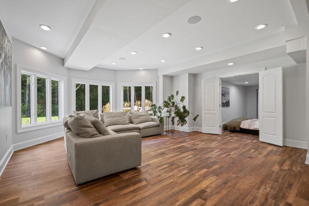 Interior, Living room, Recessed Lighting, Wood Texture Flooring