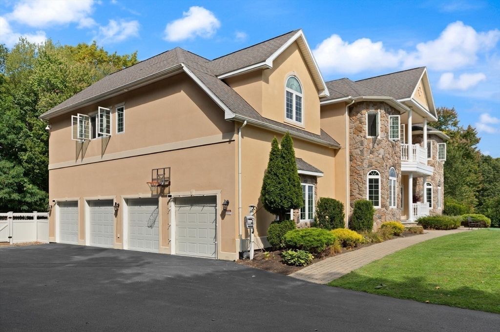 Attached, Exterior, Facade, Mediterranean