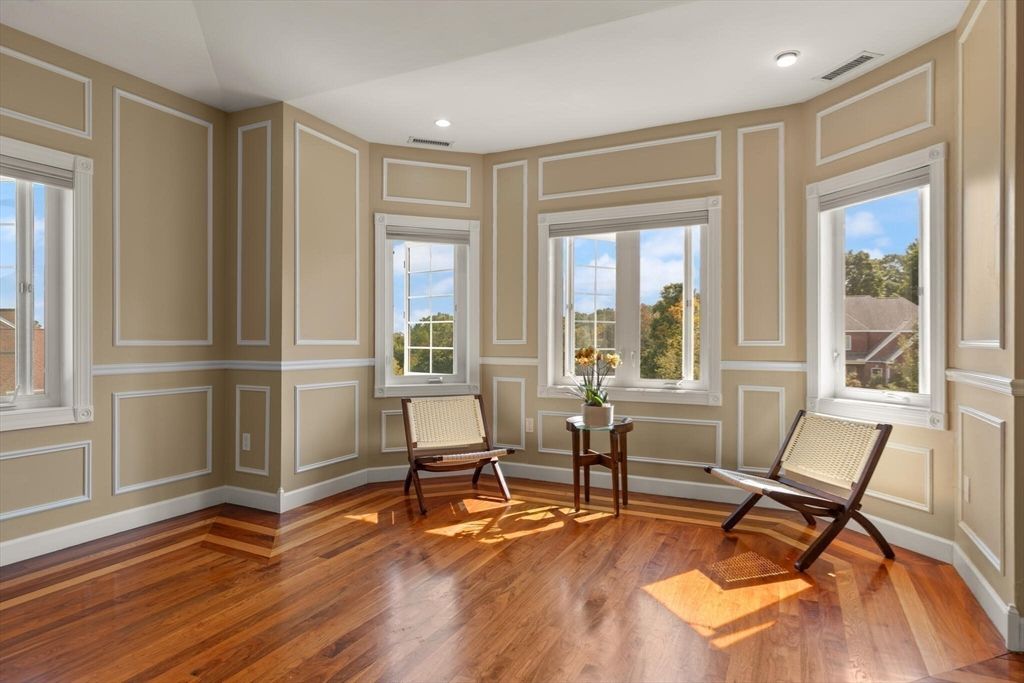 Interior, Recessed Lighting, Wood Texture Flooring
