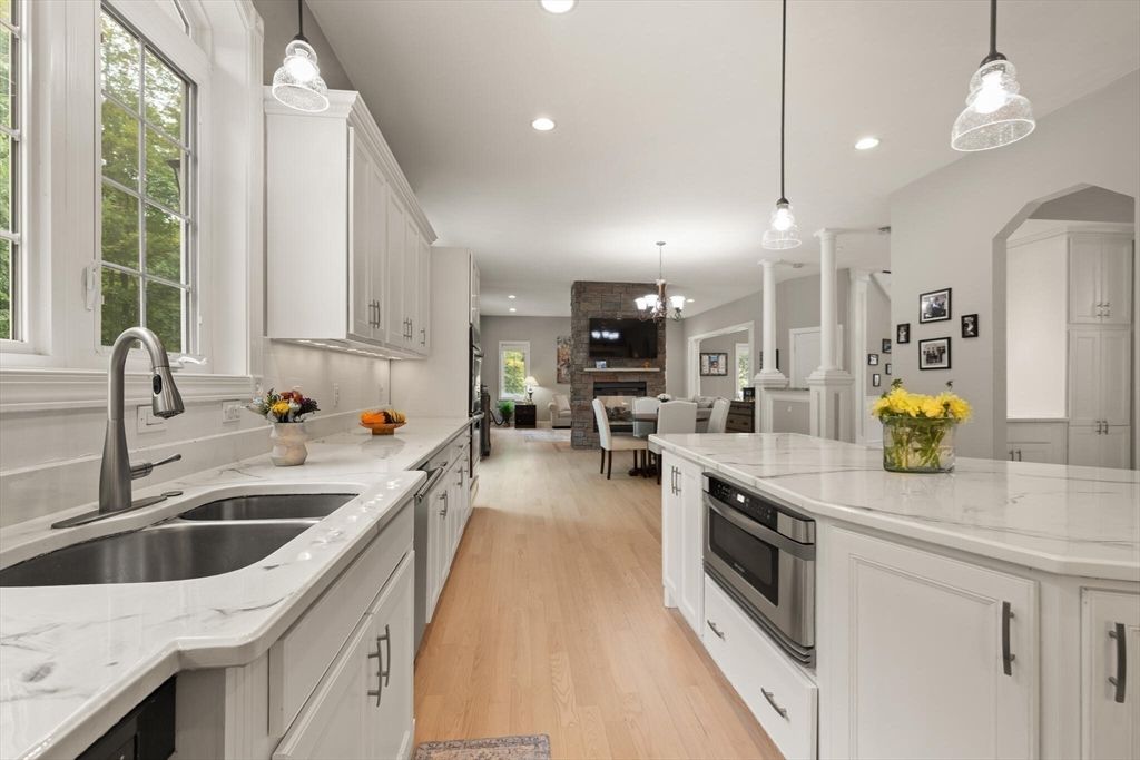 Chandelier, Dining room, Interior, Kitchen, Pendant Lights, Recessed Lighting, Stainless Steel Appliances, Wood Texture Flooring
