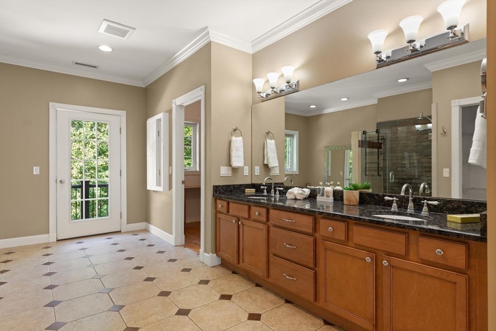 Bathroom, Dual Sink Vanities, Interior, Recessed Lighting