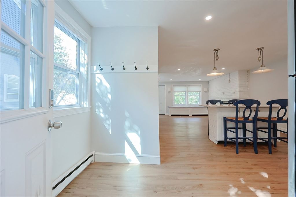 Dining room, Interior, Kitchen, Pendant Lights, Recessed Lighting, Wood Texture Flooring