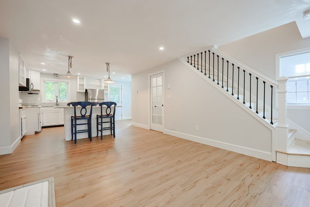 Dining room, Interior, Kitchen, Pendant Lights, Recessed Lighting, Wood Texture Flooring