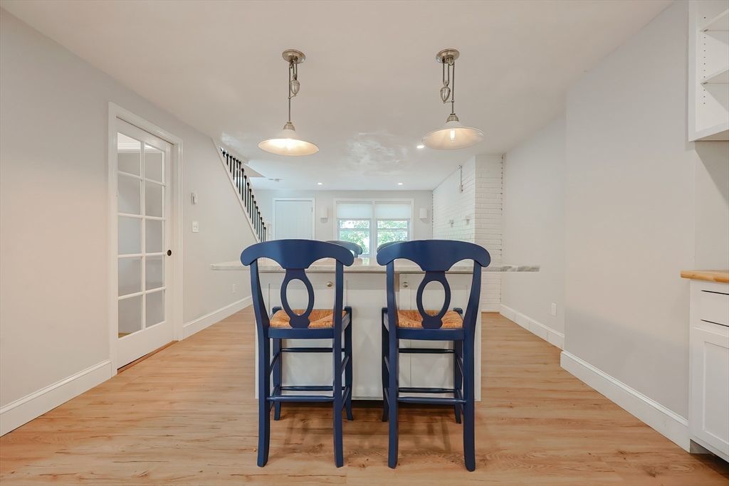 Interior, Pendant Lights, Wood Texture Flooring