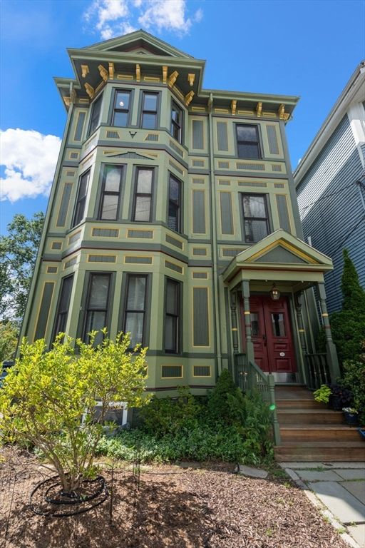 Exterior, Facade, Queen Anne Victorian